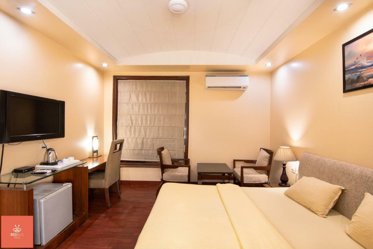 Madpackers Delhi West Hostel New Delhi Exterior photo